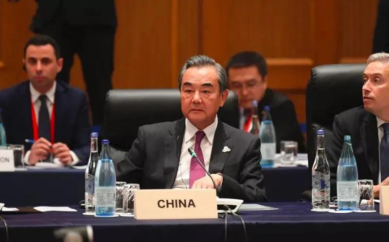 王毅同乌克兰外长库列巴通电话乌克兰外长：中国已成为有效抗击疫情的典范